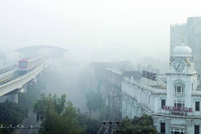 Smog continues to choke Lahore