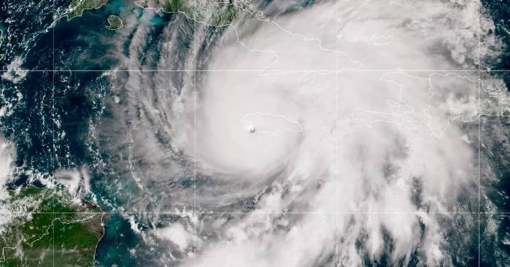 Hurricane Melissa LIVE as 'catastrophic' storm hits Jamaica with 185mph winds