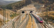 Aparece un cadáver en las vías del tren que obliga a cortar la circulación ferroviaria entre Santiago y La Coruña