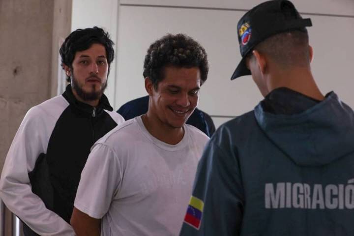 Venezuela recibe a 313 venezolanos deportados por EEUU: 10 son niños y niñas