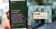 Mujer gana un premio millonario de la lotería gracias a números sugeridos por ChatGPT
