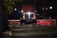 Detienen a un hombre tras chocar su auto afuera de la Casa Blanca
