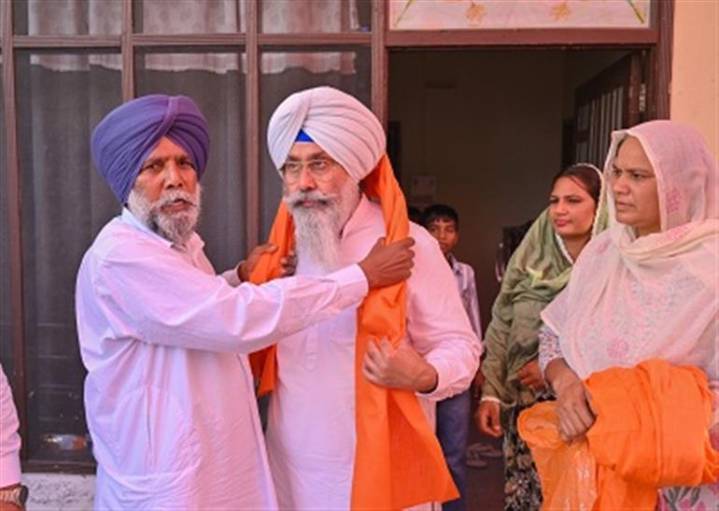 Overwhelming response for AAP in village Gandiwind