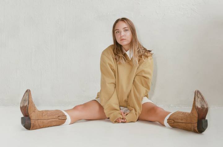 In Canada: Beyoncé, Charli XCX Songwriter Lowell Pairs With Universal; Mgk to Play Grey Cup Halftime