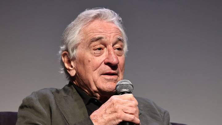 Robert De Niro urges Americans to keep protesting against Trump