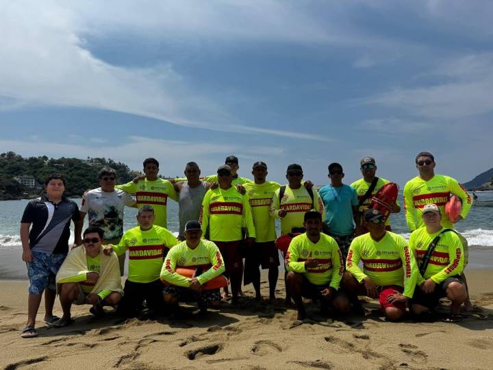 Refuerzan guardavidas estatales sus capacidades de rescate en Manzanillo