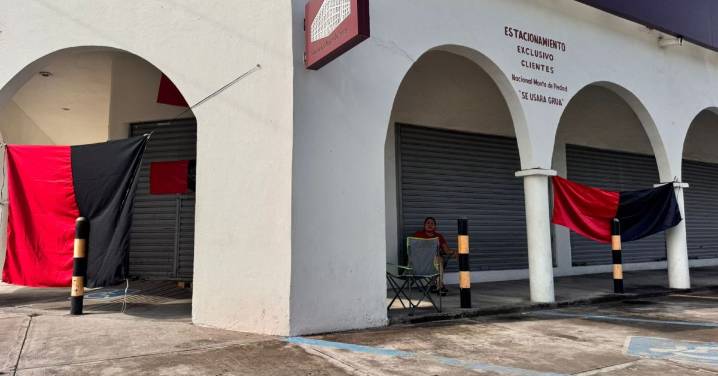 Sucursal del Monte de Piedad en Tecomán se une al paro; clientes no perderán prendas