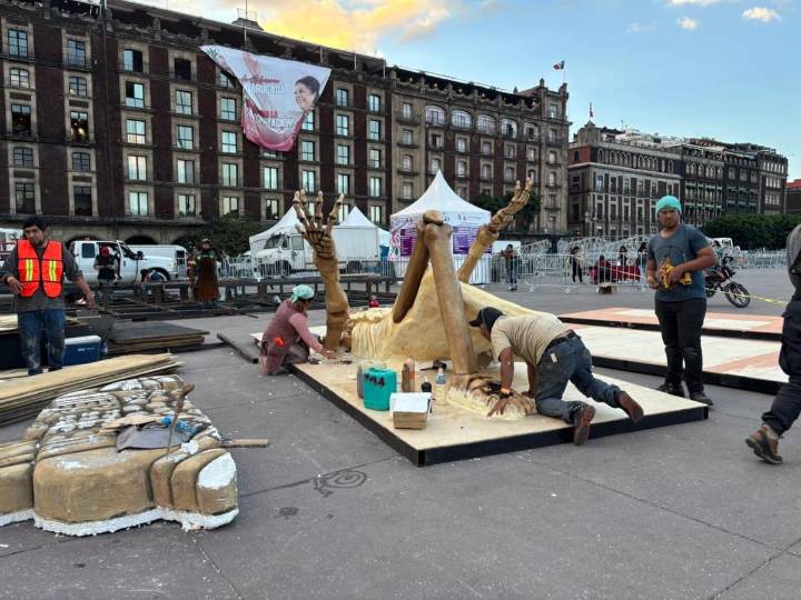 Inicia instalación de Mega Ofrenda Monumental en el Zócalo