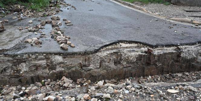 Huracán Melissa deja sus primeros estragos, tras su llegada a Jamaica