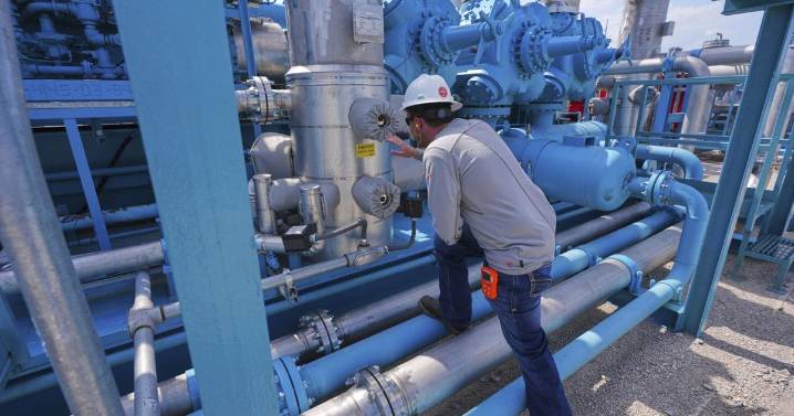 Gov. Landry declares halt on new carbon capture applications