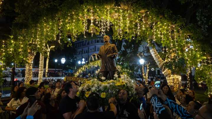 Honran a José Gregorio Hernandez con procesión en Caracas 