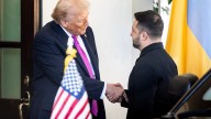 Sonrisas ante las cámaras y gritos en el despacho Oval: Trump urge a Zelenski a aceptar ceder territorio a Putin para evitar ser "destruido"
