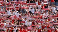 El fútbol se vuelca con Sandra Peña: Sevilla y Betis homenajean a la joven de 14 años y claman contra el acoso