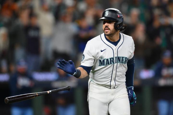 Deadspin | Eugenio Suarez, M's slam Jays, close in on first World Series
