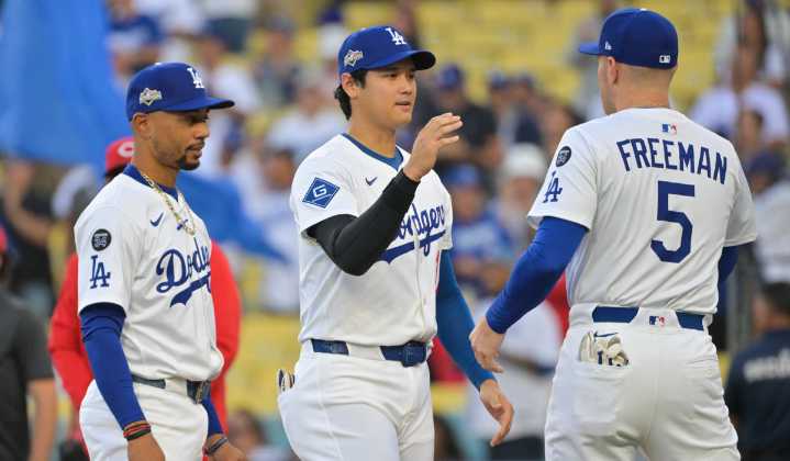 Dodgers arrollan a Blue Jays y empatan la Serie Mundial
