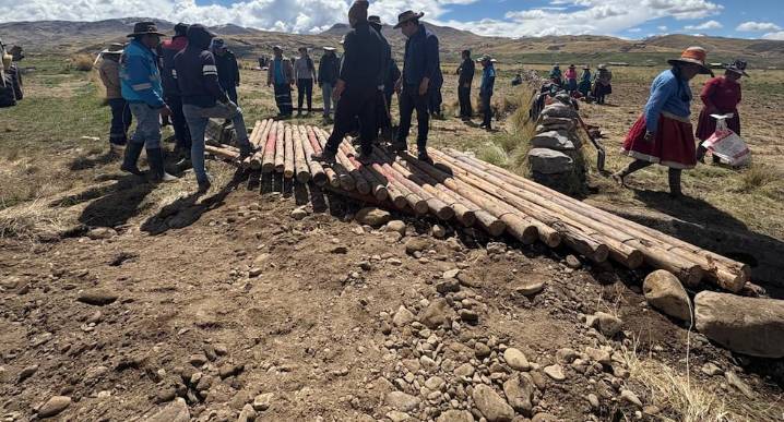 Pobladores de Cayarani hacen faena y acondicionan puente provisional (VIDEO)