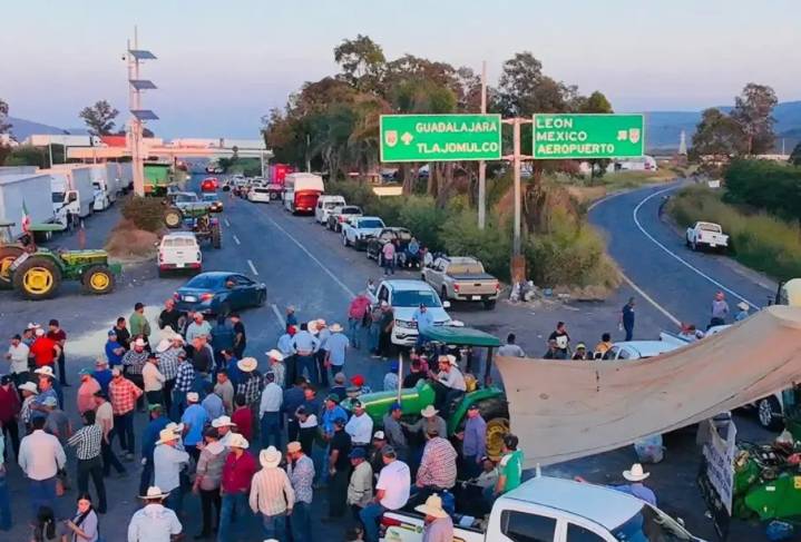 Tras días de caos, reabren algunas carreteras en Jalisco: esta es la lista