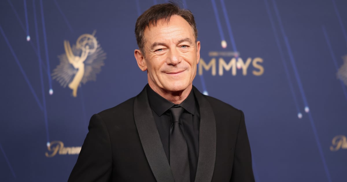 ‘White Lotus’ Star Reveals He’s Been Clean & Sober for 27 Years