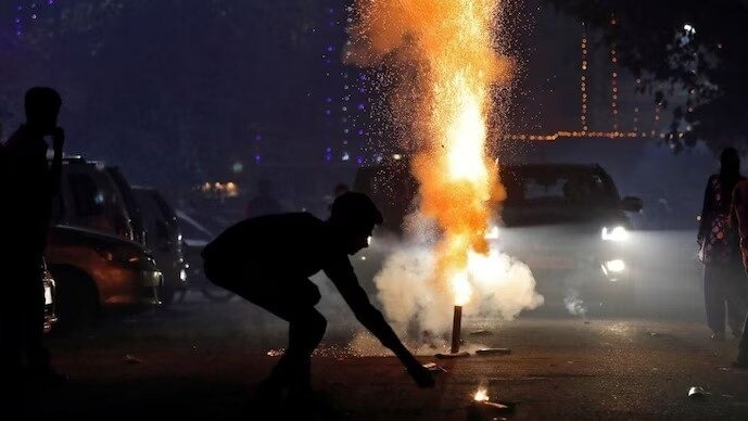 Delhi temperature dips, poor AQI as capital readies for Diwali with green crackers