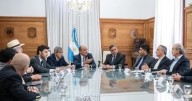 Claudio Vidal e Ignacio Torres se reunieron con Luis Caputo para avanzar en la eliminación de retenciones al petróleo