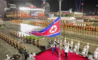 Corea del Norte exhibe sus misiles en desfile ante altos cargos de Rusia y China