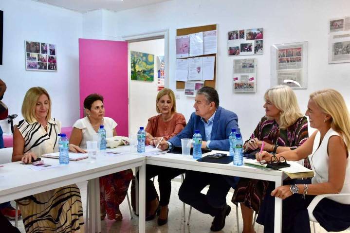 Sanz debuta como consejero reuniéndose con AMMA Jerez y Agamama Cádiz