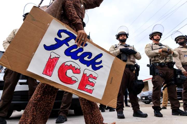 Redadas de ICE llegan a barrios mexicanos de Chicago en medio del repudio del arzobispo