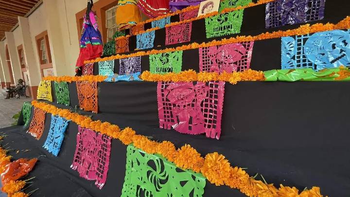 Altar comunitario de Cotija; así puedes colocar la fotografía de tu ser querido