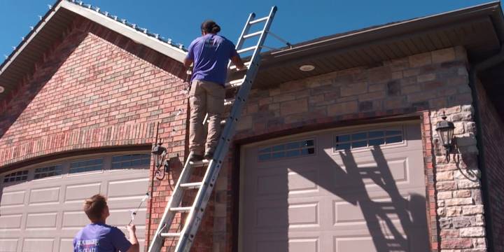 On Your Side: What to ask before you hire a pro to hang holiday lights
