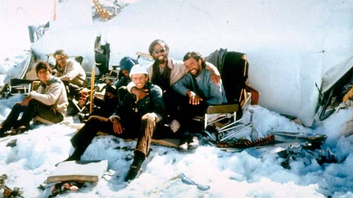 Tragedia de los Andes: dos pilotos experimentados y un avión demasiado cargado que no debió volar