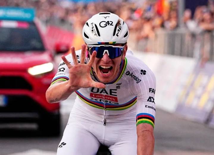 Tadej Pogacar entra en la historia: gana su quinto Giro de Lombardía consecutivo