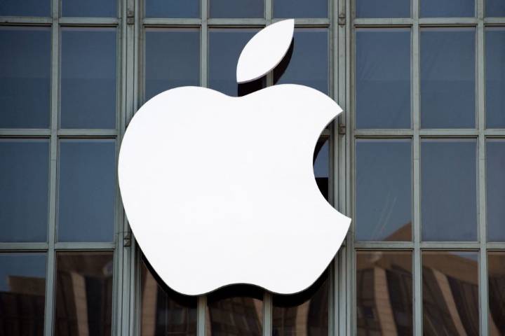 Apple Removes ICE Agent Tracking Apps After FBI Safety Warning