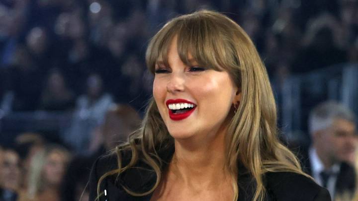 Taylor Swift turns heads in miniskirt and thigh-high boots in sultry outing