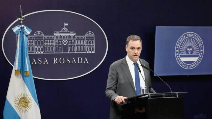 Conferencia de prensa de Manuel Adorni