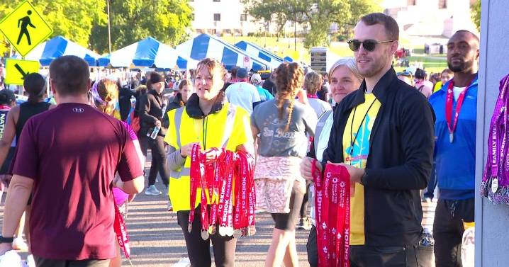 Amid hot temps, Twin Cities Marathon organizers encourage runners to be mindful of safety
