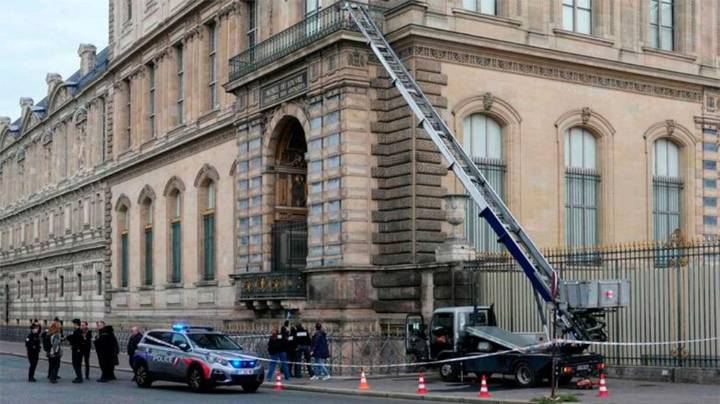 Detuvieron a dos sospechosos por el robo de las joyas en el Louvre: uno intentaba volar a Argelia