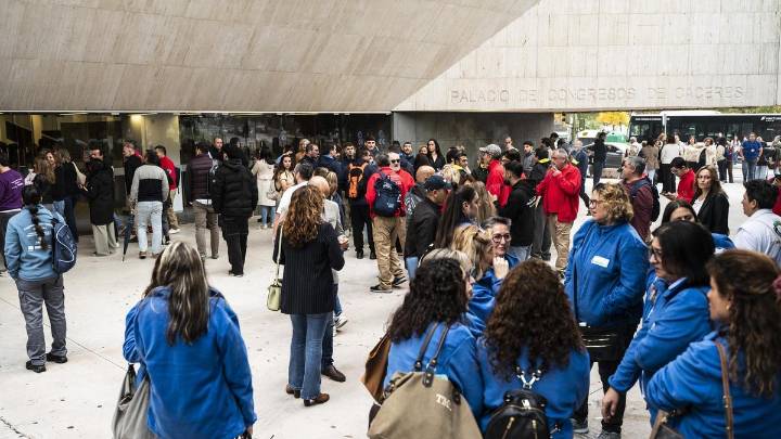 "He venido del pueblo para ver si encuentro trabajo en algún lugar de Extremadura": la primera feria regional de empleo que impulsa el talento