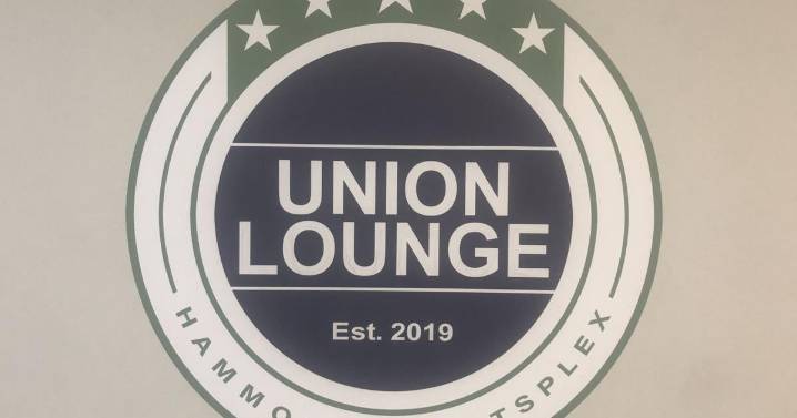 Swingers golf bar opens in Hammond