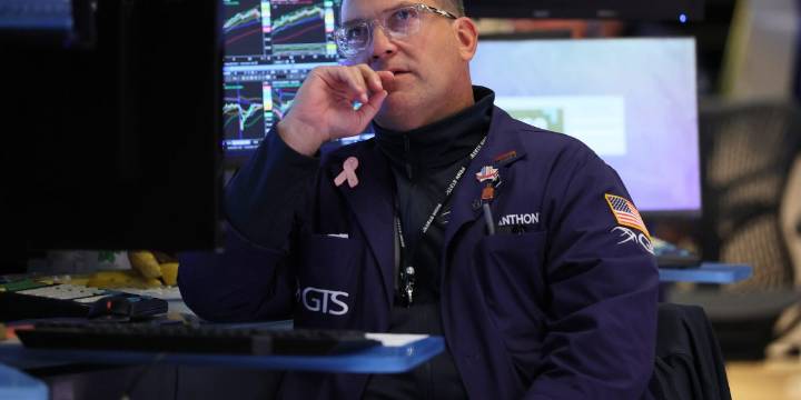 The S&P 500 is close to market peak based on how many 'bear market signposts' it's hitting, BofA says: a whopping 60%