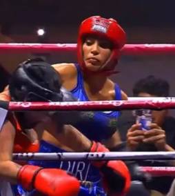Yina Calderón se retiró en 20 segundos y Andrea Valdiri ganó por abandono en el Stream Fighters 4