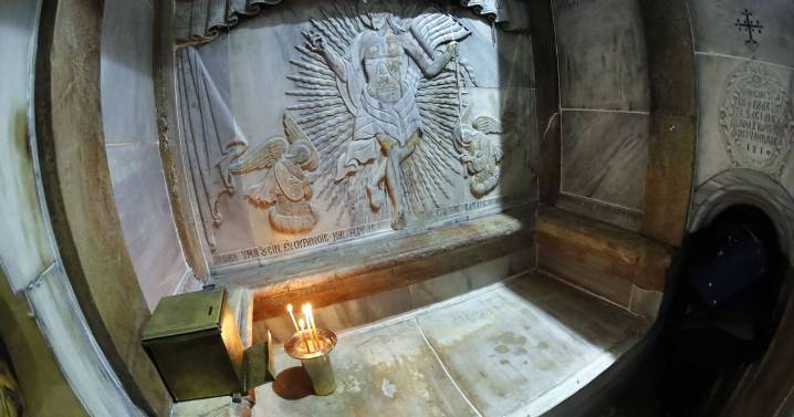Secrets of Jesus Christ's tomb after experts 'wipe away dust to find more marble'