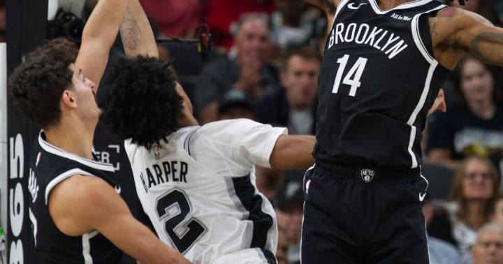 Wembanyama has 31 points and 14 rebounds as Spurs remain unbeaten with 118