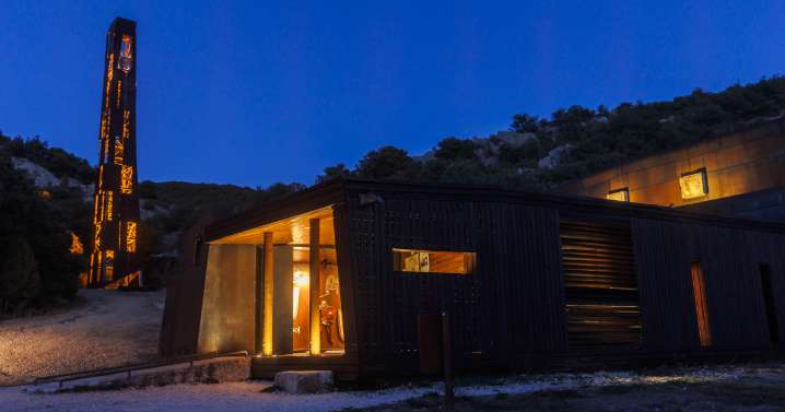 La única «iglesia vikinga» de España ya tiene luz