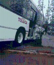AUTOBÚS DEL TRANSPORTE PÚBLICO QUEDÓ ATORADO EN CAMELLÓN DEL PUENTE TOLOTZIN; TOLUCA