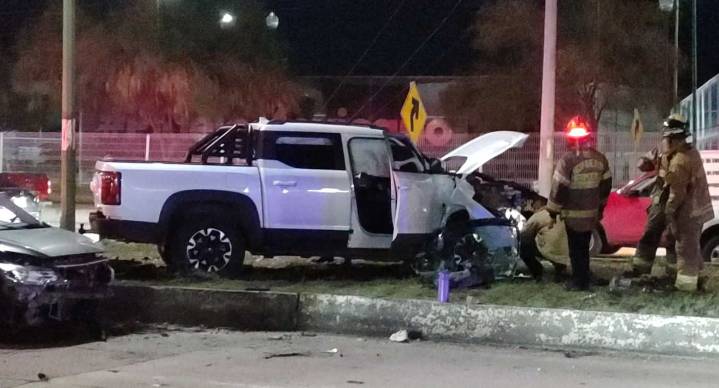 Aparatoso choque al poniente de Hermosillo deja lesionadas a una mujer y su hija de 13 años