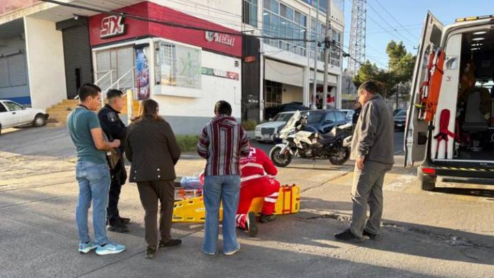 Atropellan a joven al cruzar paso peatonal de la Juan Escutia 📹