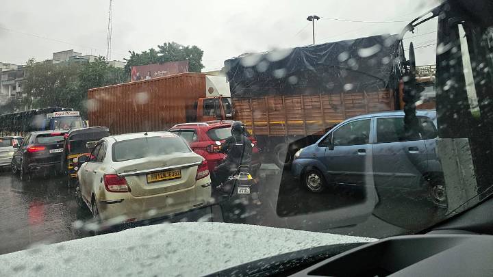 Heavy Rains Lash Pune, Cause Traffic Jams On Mumbai-Bengaluru Highway; More Showers Likely Till Oct 29