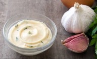 Cómo hacer alioli casero: receta del clásico aderezo