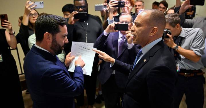 Legisladores frustrados dicen que la falta de confianza dificulta poner fin al cierre del gobierno