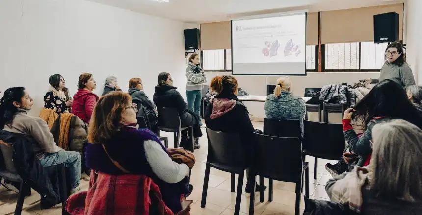 Nuevo curso gratuito de actualización para cuidadores domiciliarios en General Pueyrredon